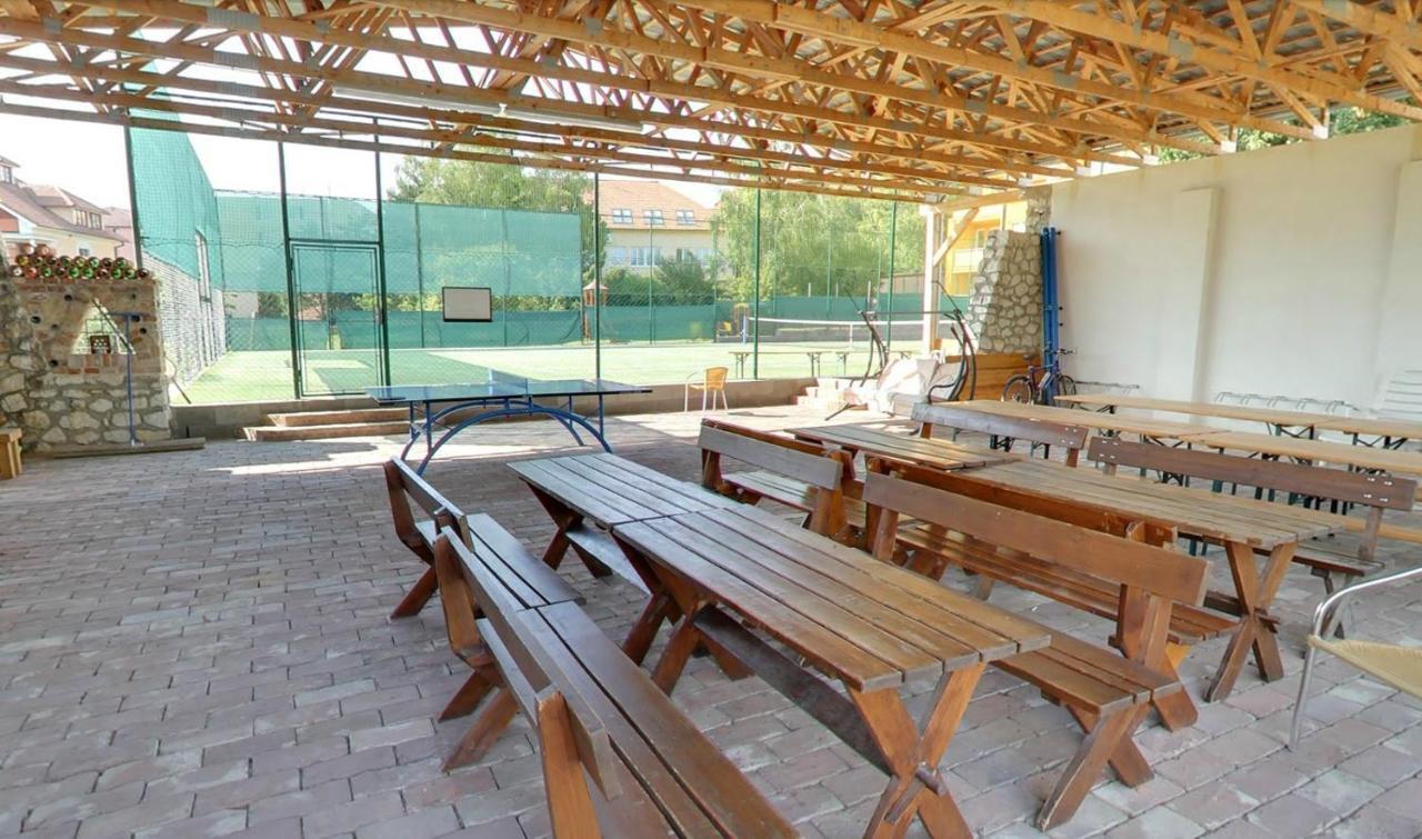 Apartmany Gulliver Микулов Экстерьер фото